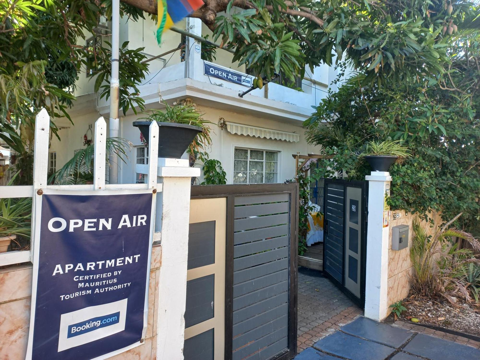 Open Air Cafe & Apartments Port Louis Exterior foto